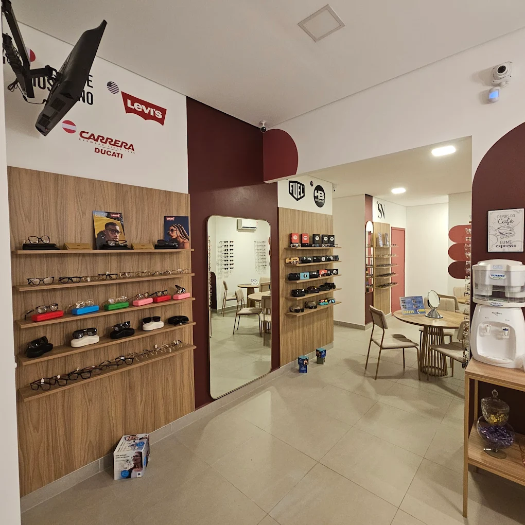 Exposição de armações na S&S Ótica Guarapuava